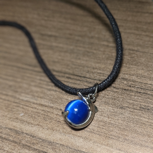 Blue stone wrapped with a dolphin necklace - Picture 4 of 5